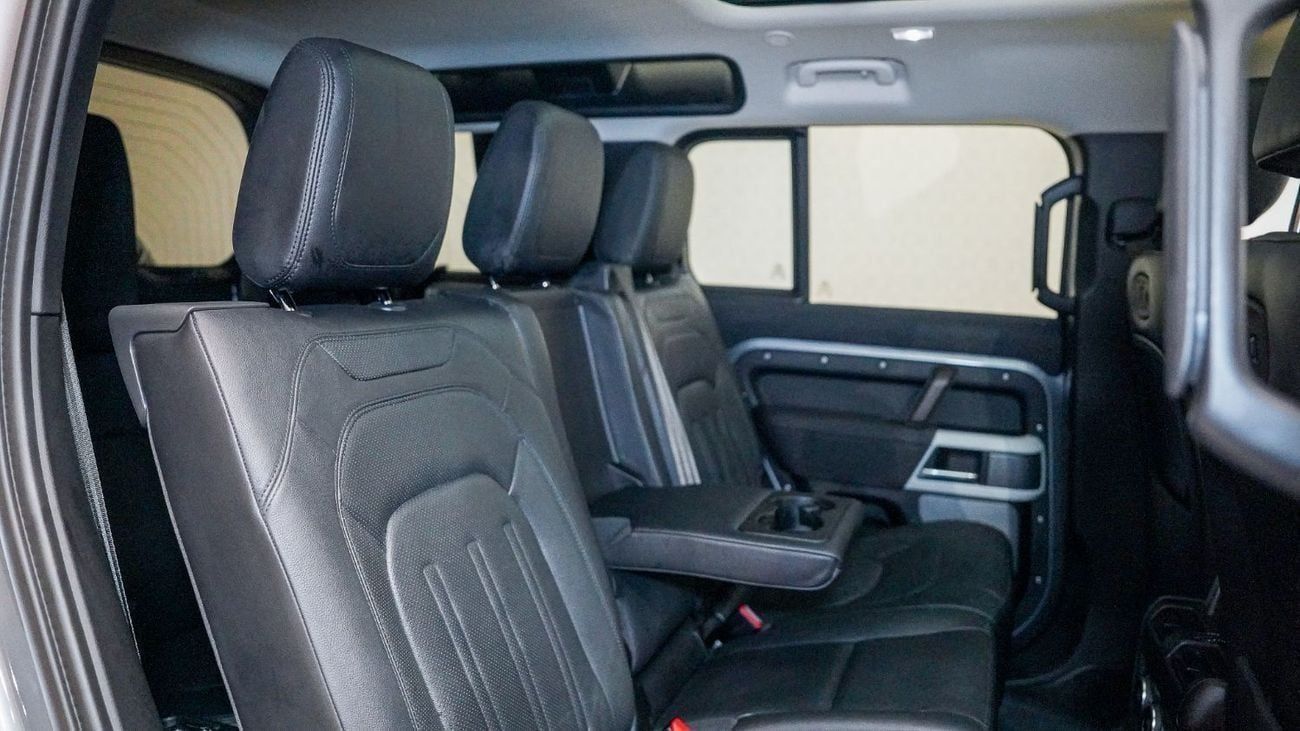 لاند روفر ديفندر P300 110 SE 2.0L (7 Seater) | AED 3,812 PM | Up to 3 Years Warranty | GCC