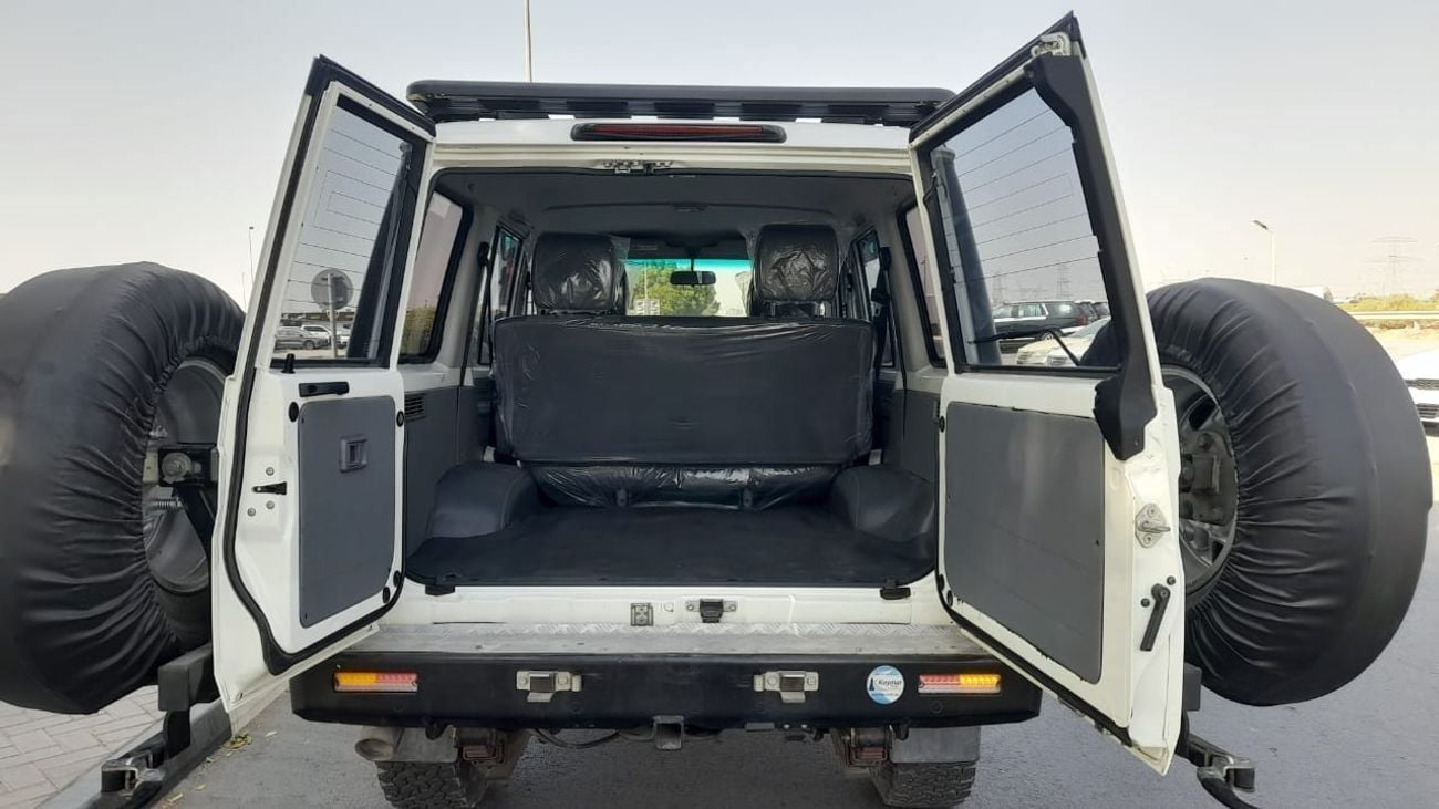 تويوتا لاند كروزر 70 V8 1VD diesel manual low kms Right-Hand drive