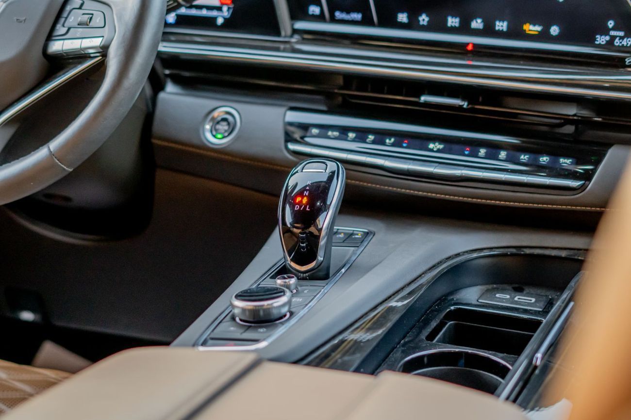 Cadillac Escalade Premium Luxury Platinum 6.2L 4WD