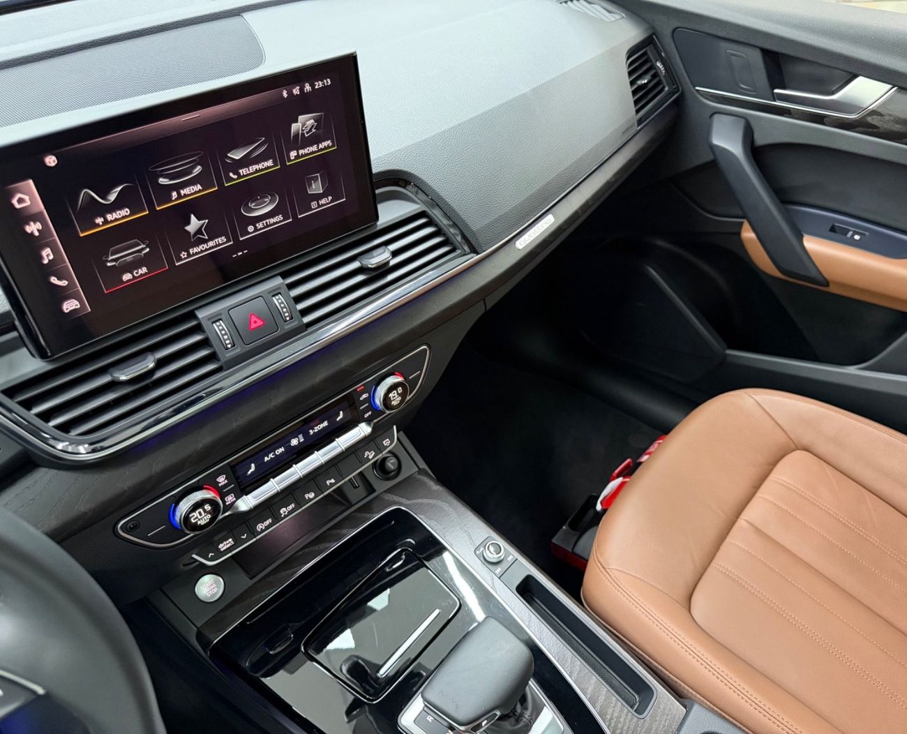 أودي Q5 45 TFSI Quattro Sport 2.0L