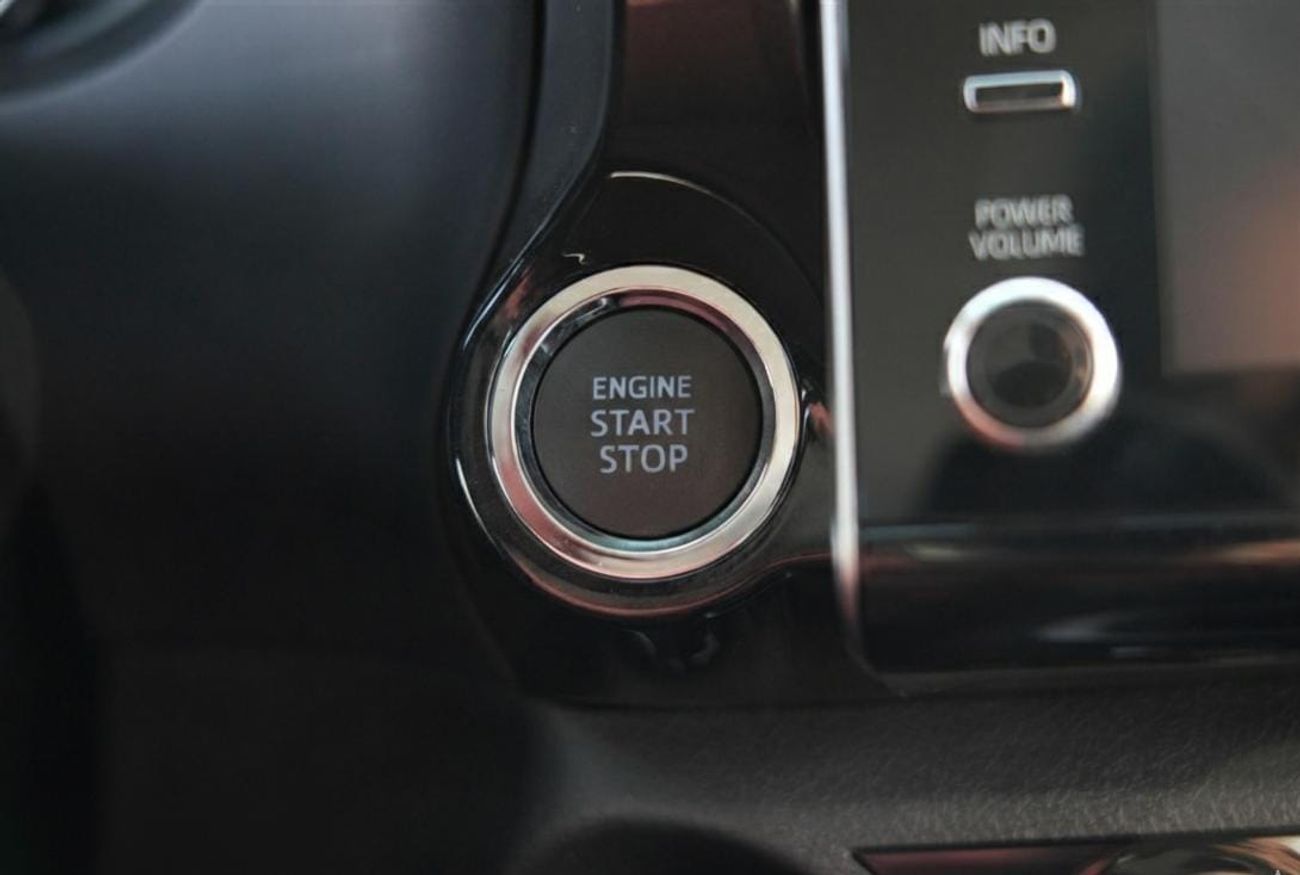 Toyota Hilux S GLX 2.7L 4WD A/T S GLX 2.7L 4WD M/T DIFLOCK PUSH TO START