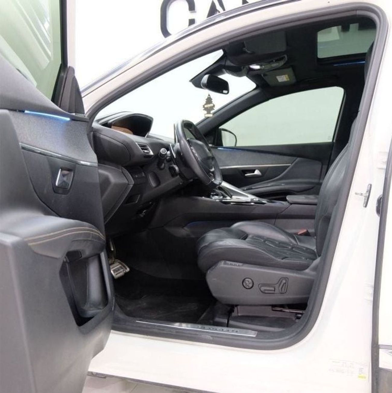 بيجو 3008 Peugeot 3008 GT Line 2019 White-1.6L-FWD-Car is in Excellent Condition-Accident Free-Totally Origina