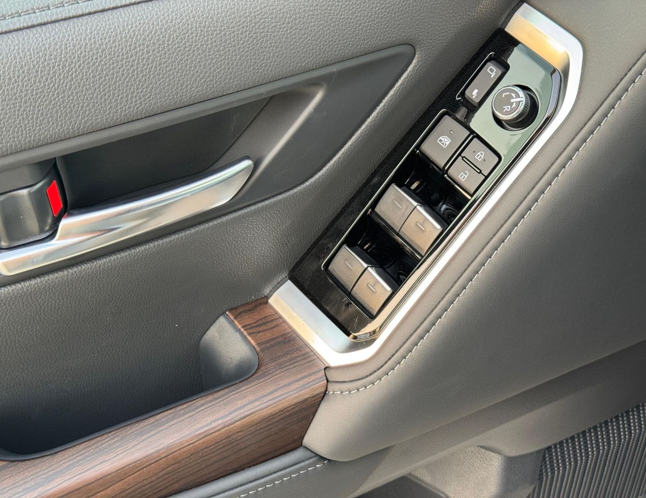 Toyota Land Cruiser GXR | 4.0L PETROL | PWR SEATS & VENTILATION | SPEEDOMETR | SUNROOF | HIGH OPTION | CODE# GXR42H