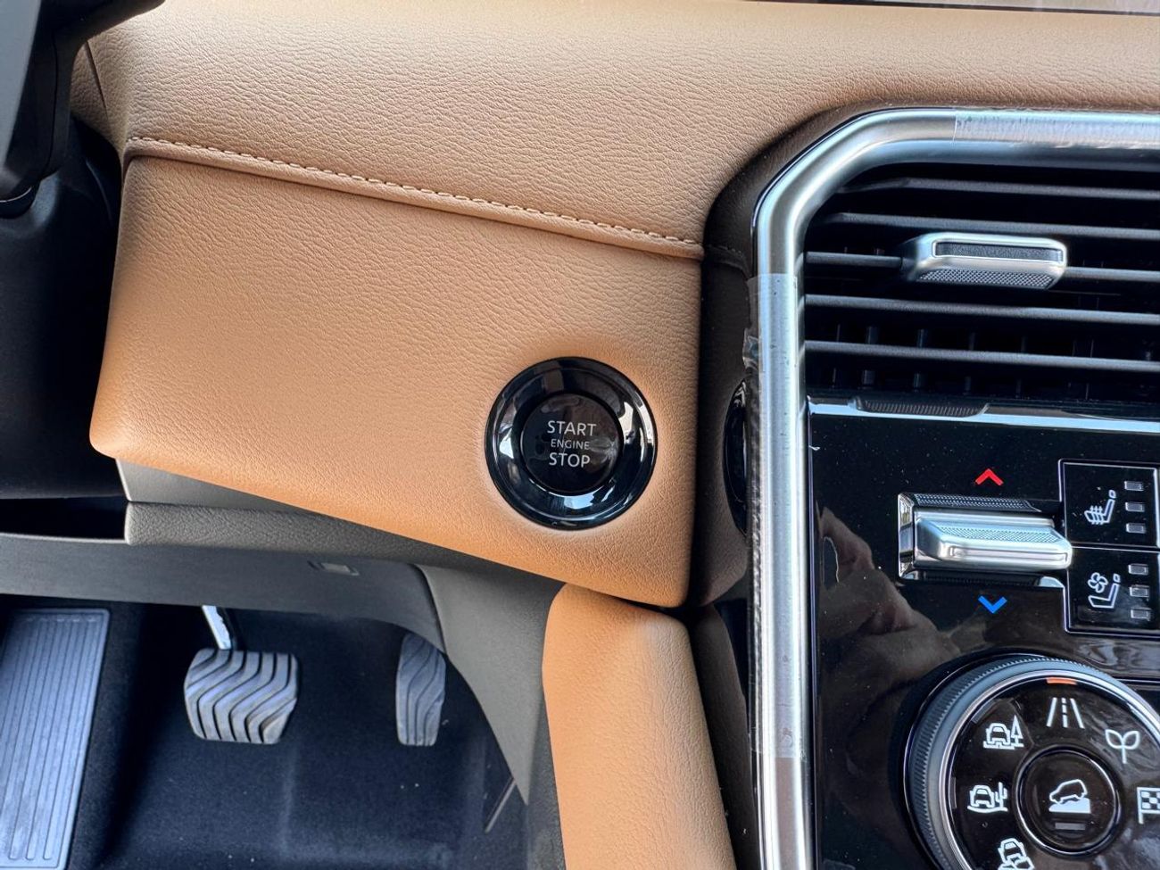 Nissan Patrol SE Platinum City 3.8L (Ext _GRAY WITH BLACK ROOF Inter_TAN)