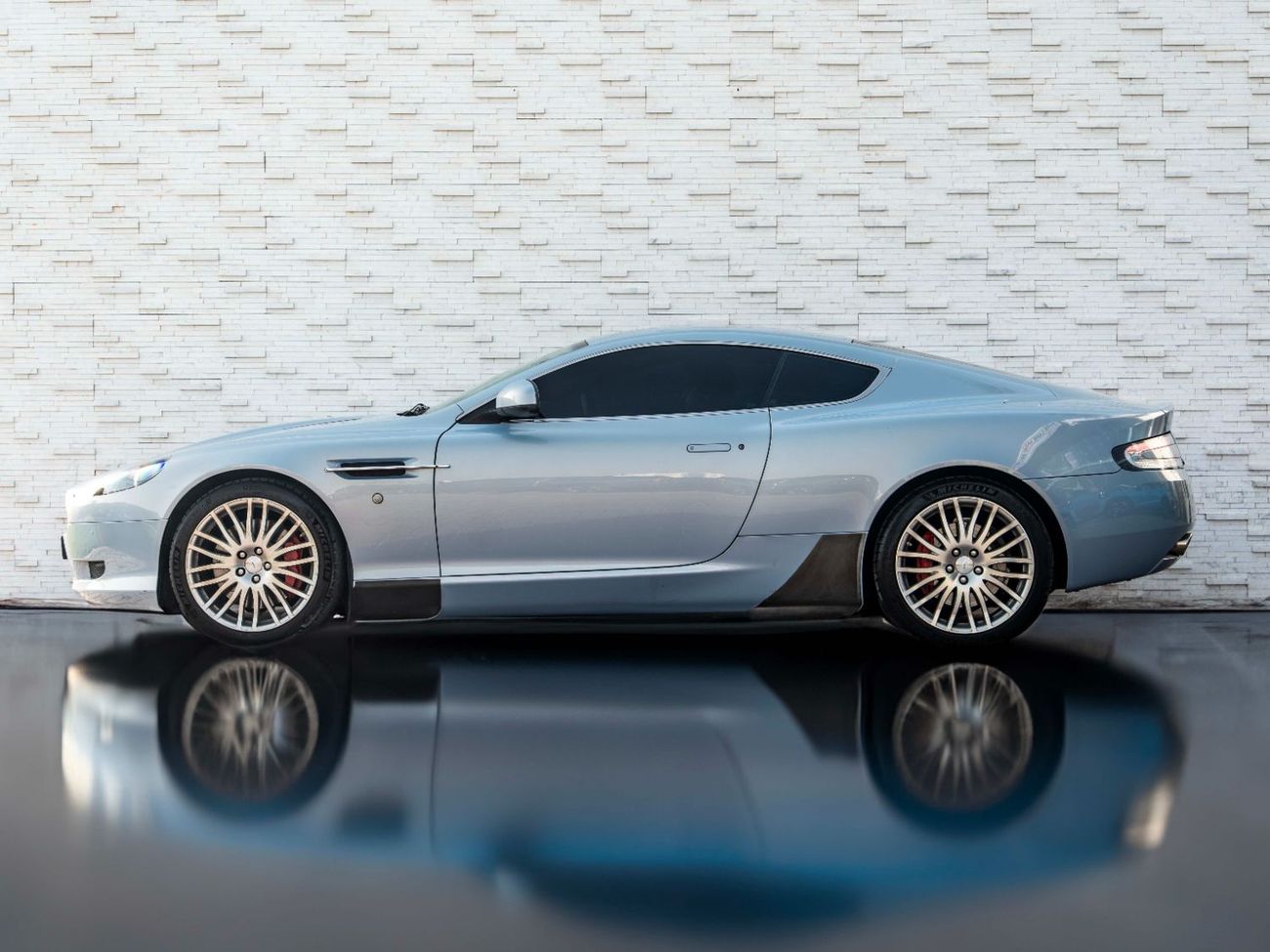 Aston Martin DB9