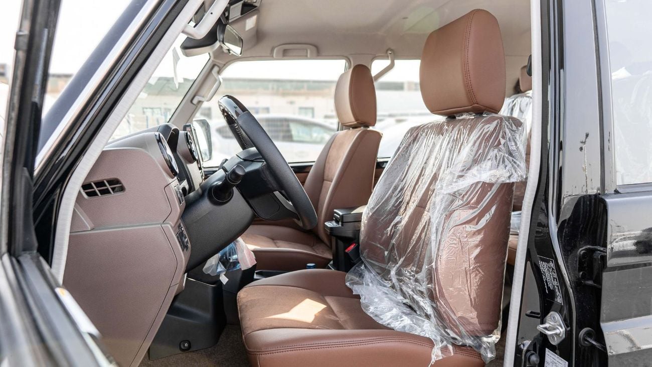 تويوتا لاند كروزر 70 2026 Toyota Land Cruiser LC76 2.8L AT Diesel (Black-Brown)