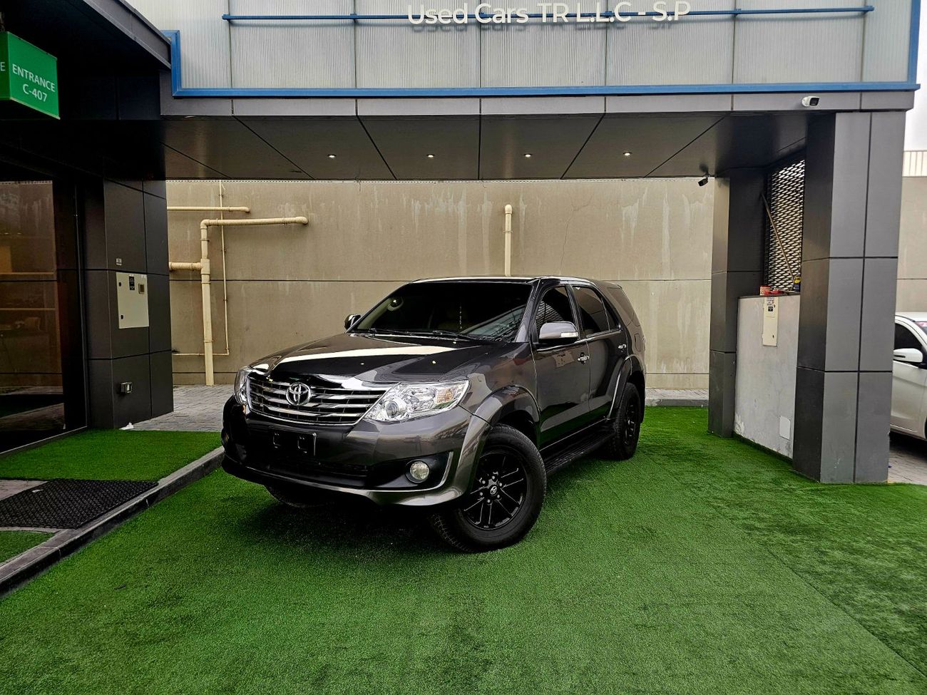 Toyota Fortuner EXR/ V4 2.7L 4WD/ LEATHER DVD/ LOW MILEAGE