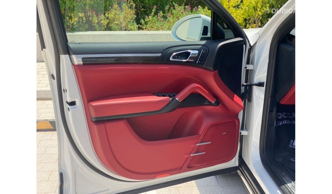 Porsche Cayenne Porsche Cayenne S  Panoramic  GCC 2016 Under Warranty