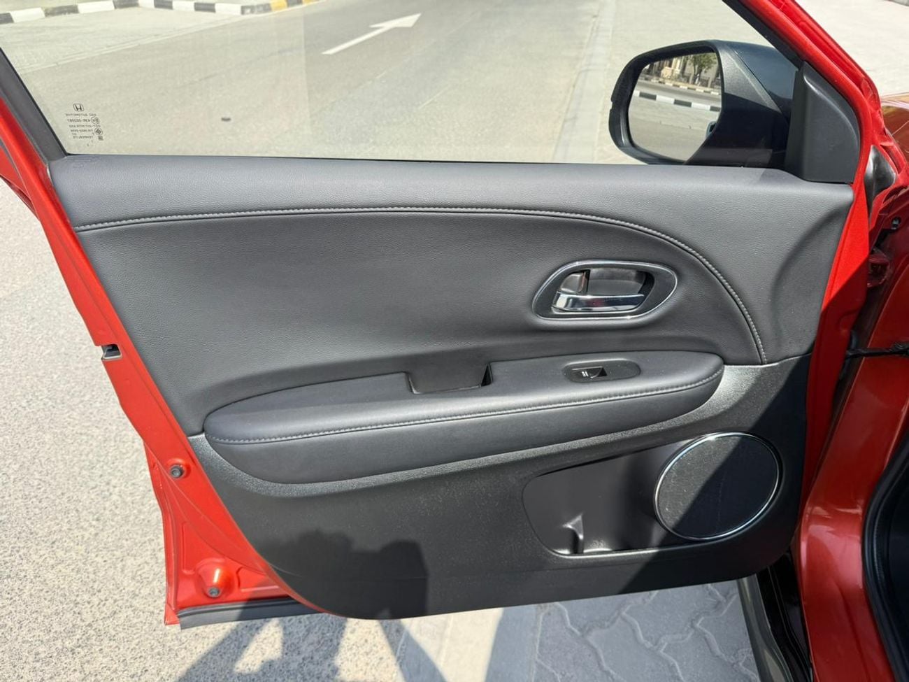 هوندا HRV RS 1.8L v4 petrol engine RHD 2WD Automatic transmission 5 Seats Suv with 5 doors