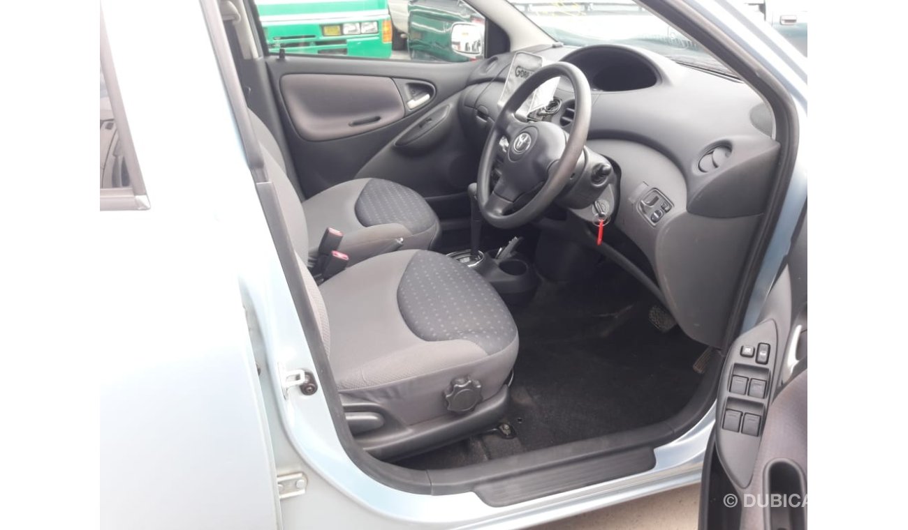 تويوتا يارس Toyota Vitz Right Hand Drive (Stock PM 823)