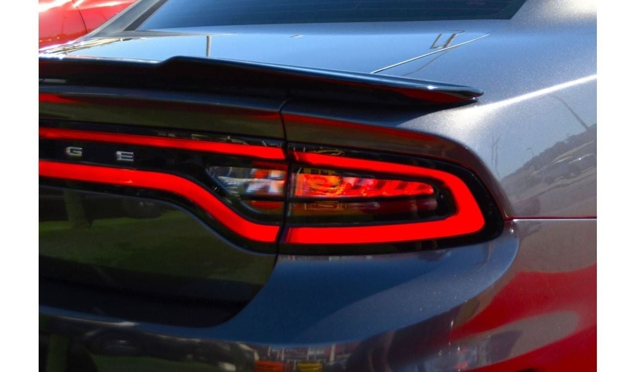 دودج تشارجر SXT Mid 3.6L SRT KIT & WIDR BODE // SUN ROOF //AIR BAGS // VERY GOOD CONDITION