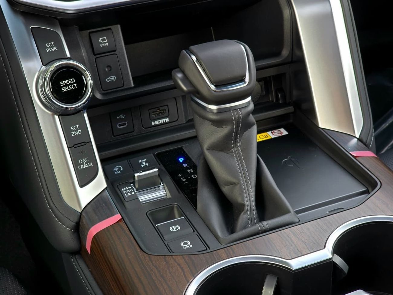 تويوتا لاند كروزر Toyota Land Cruiser VX 4.0 2025 Full