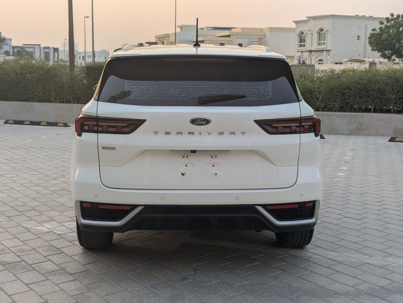 فورد تيريتوري TITANIUM