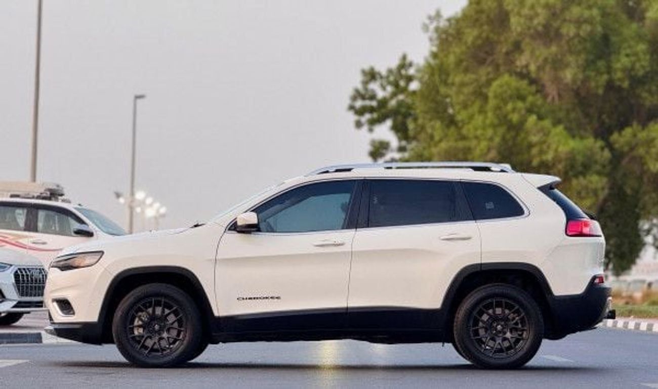 جيب شيروكي PREMIUM FEATURES | AT | LEATHER SEATS | 3.2L PETROL ENGINE | 4WD