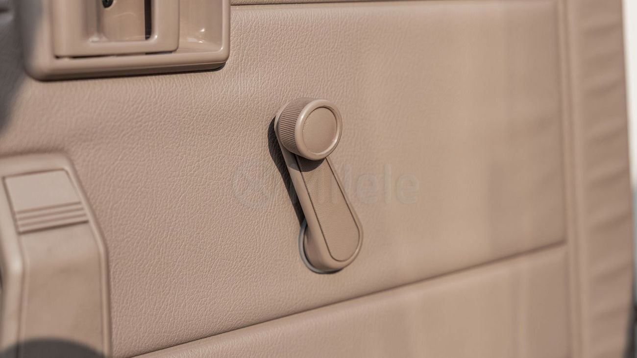 Toyota Land Cruiser 70 LC 78 HARDTOP 4.0L MT