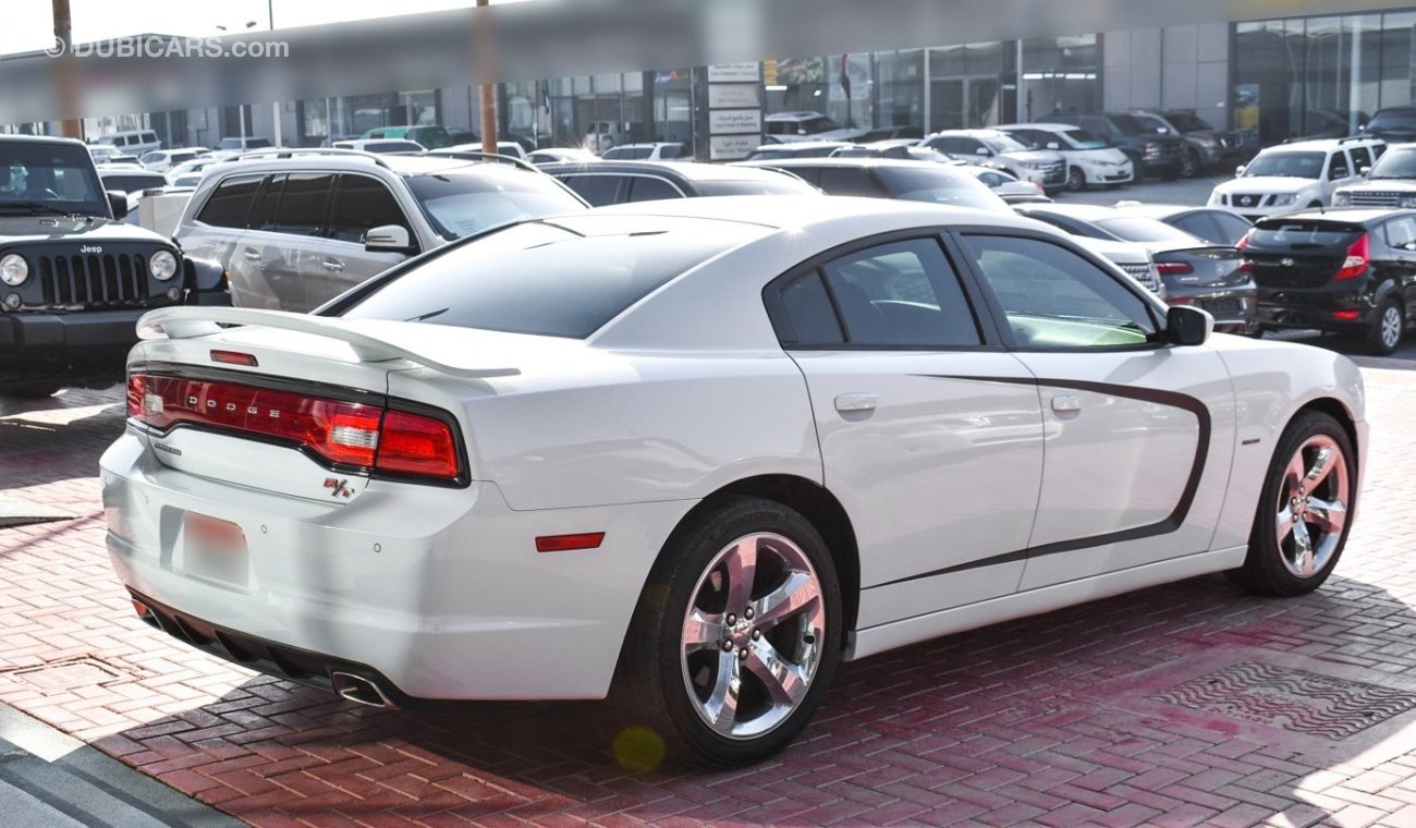 دودج تشارجر RT HEMi 5.7 L