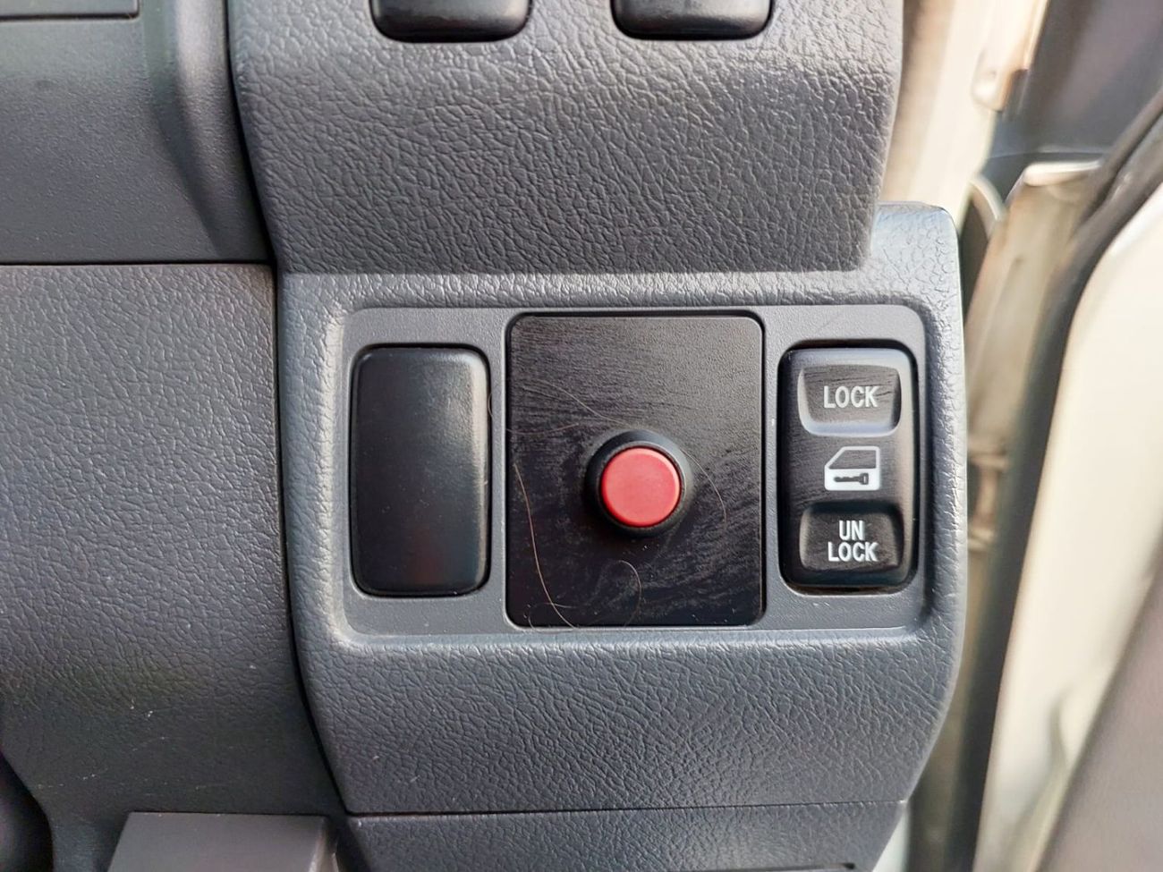 Toyota Land Cruiser TOYOTA LAND CRUISER SUV RHD 2017 MODEL 4.2 L DIESEL MANUAL(PM89627)