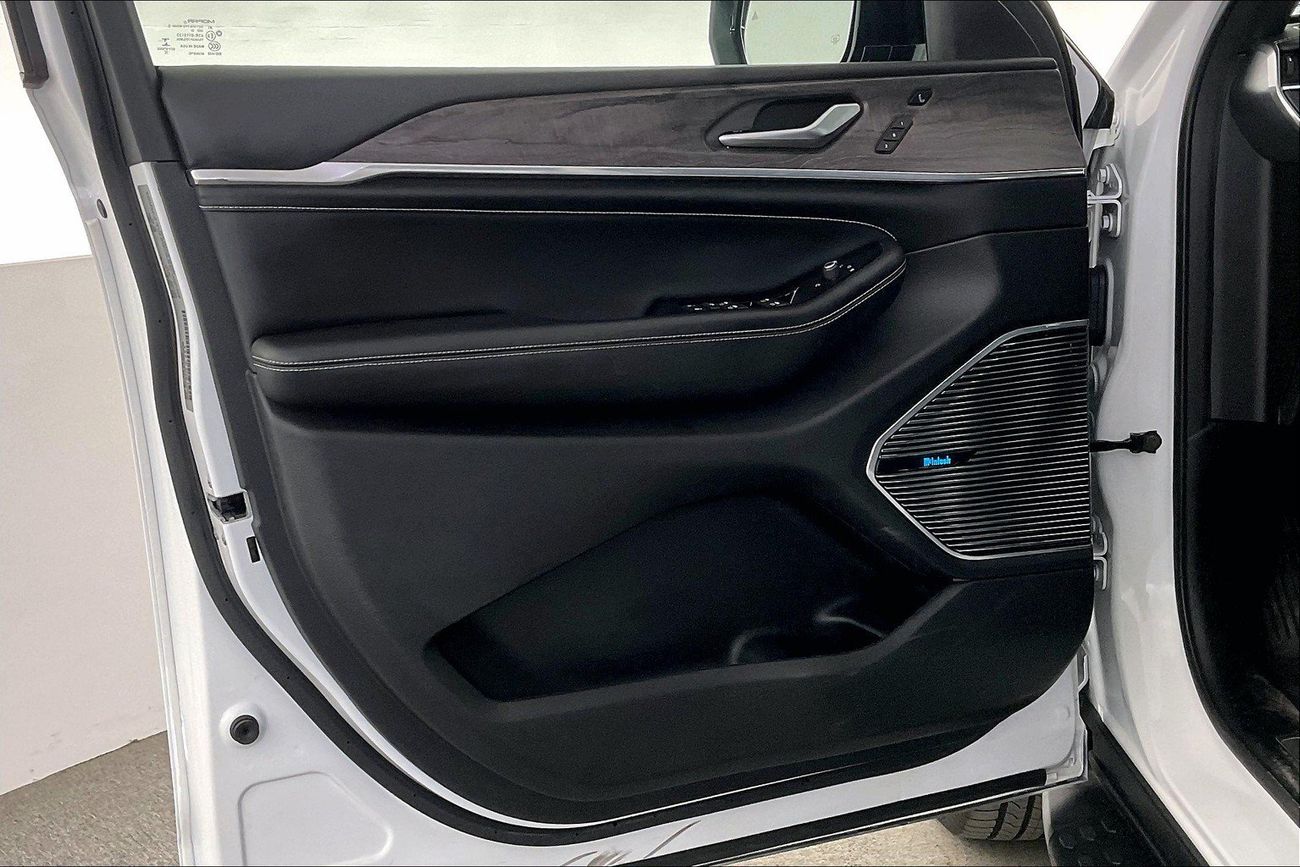 جيب جراند شيروكي Overland | شامل الضمان | 0 ﺪﻔﻋﺓ ﺃﻮﻟﻯ