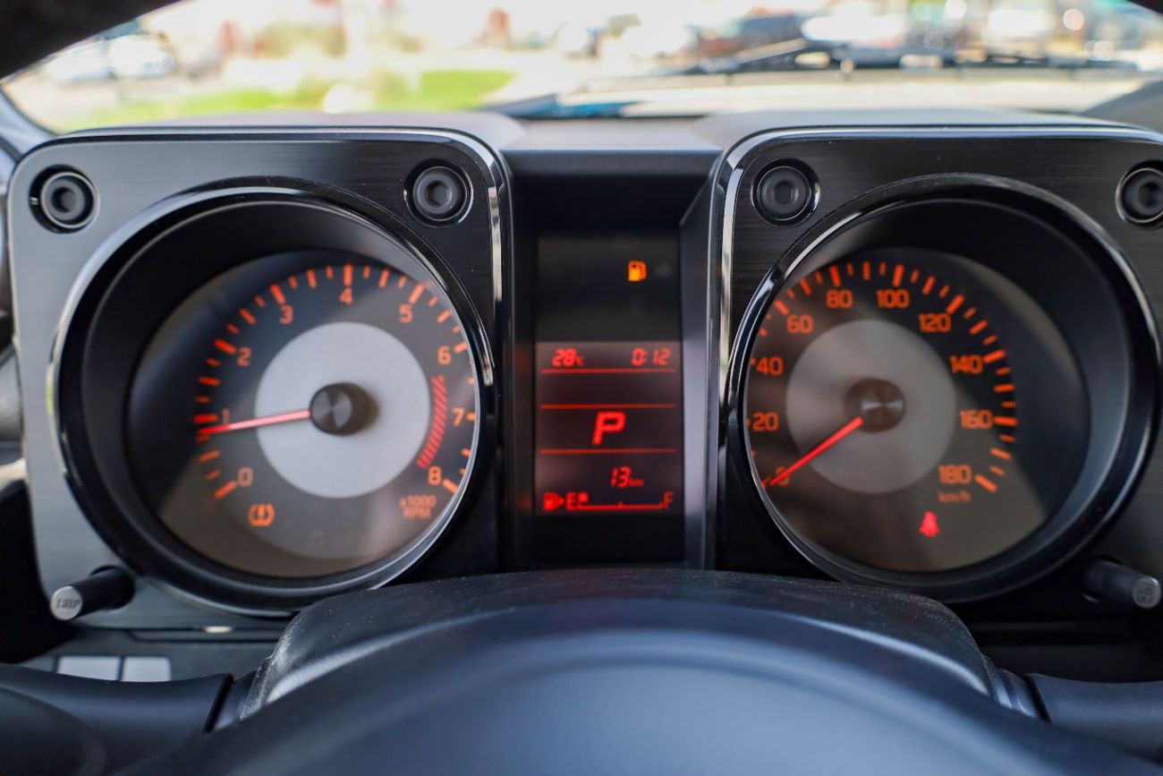 Suzuki Jimny GLX 1.5L (3-Doors) GLX 1.5L 3D GCC 1.5L Petrol AT / 3 Doors / Steering Audio Control / For Export On