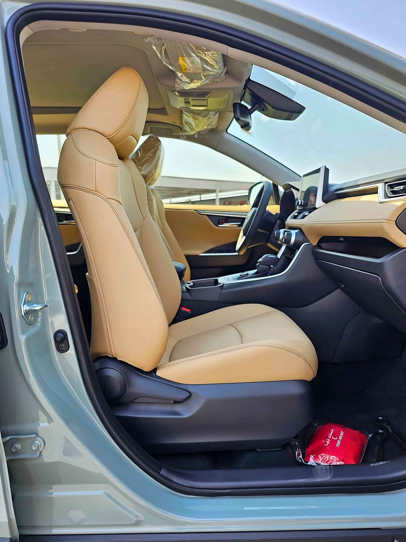 Toyota RAV4 Hybrid / 2.5L V4 / Driver Power Seat / Full Option With Panoramic Roof (CODE # 67999)