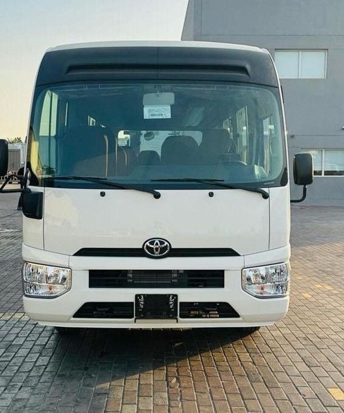تويوتا كوستر 4.0L DIESEL 23 SEATER MANUAL TRANSMISSION