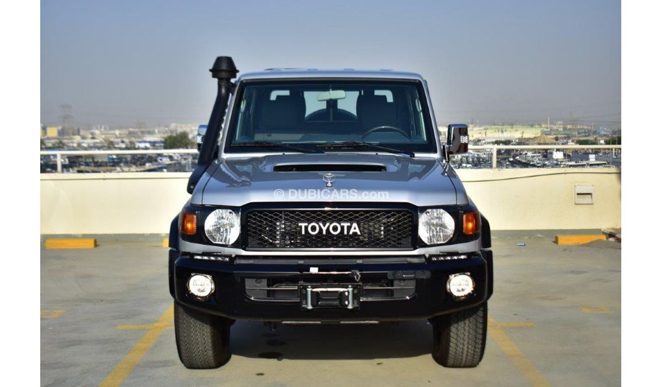 تويوتا لاند كروزر بيك آب 79 Double Cab Pickup Black Edition  V8 4.5L Turbo Diesel 4WD Manual