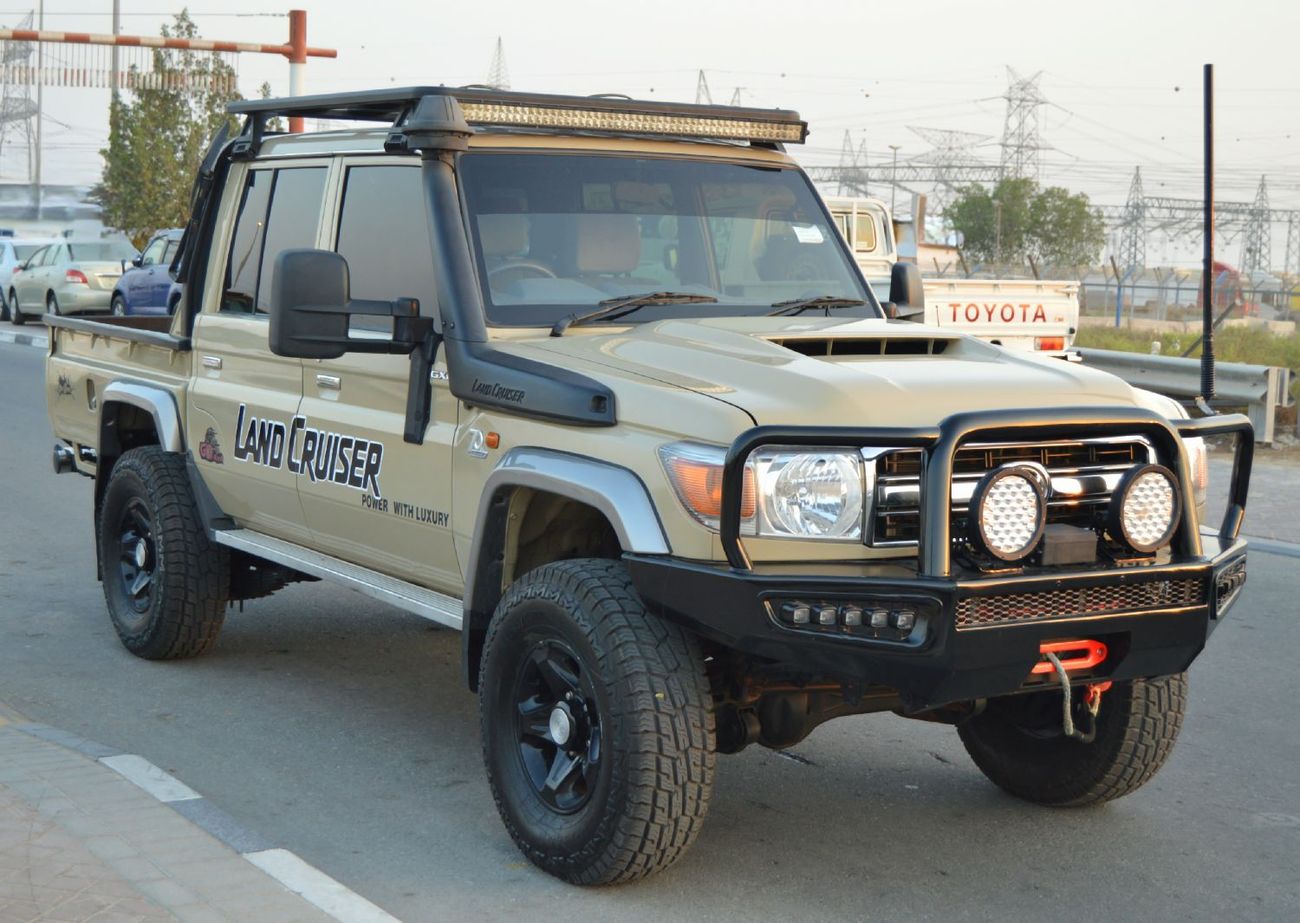 Toyota Land Cruiser Pick Up Double Cabin Perfect inside and out