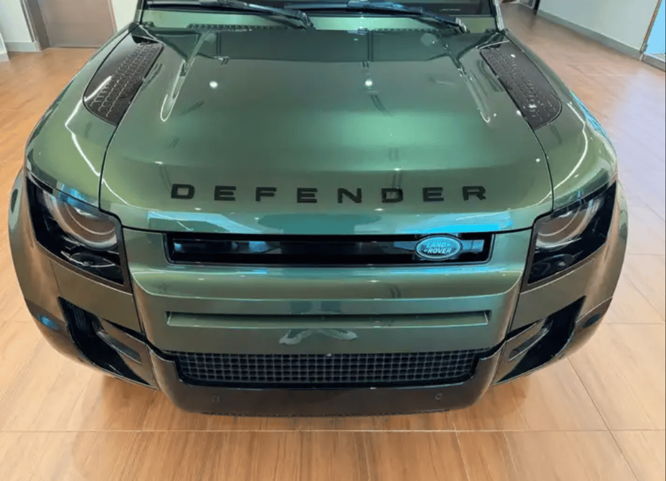 Land Rover Defender P400 Dynamic SE