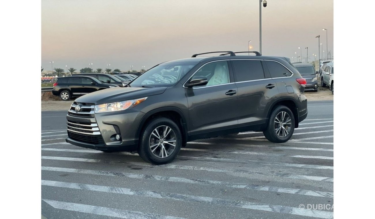 تويوتا هايلاندر 2019 Toyota Highlander LE 4x4 AWD - Auto Trunk and Electric Seat - MidOption+ 7 Seater - UAE PASS