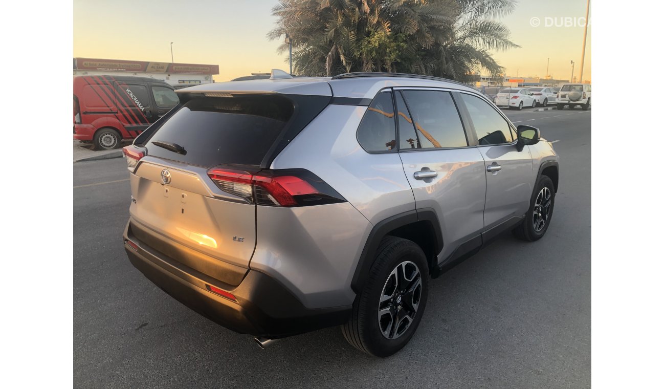 Toyota RAV4 LE