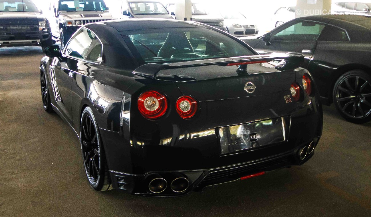 Nissan GT-R