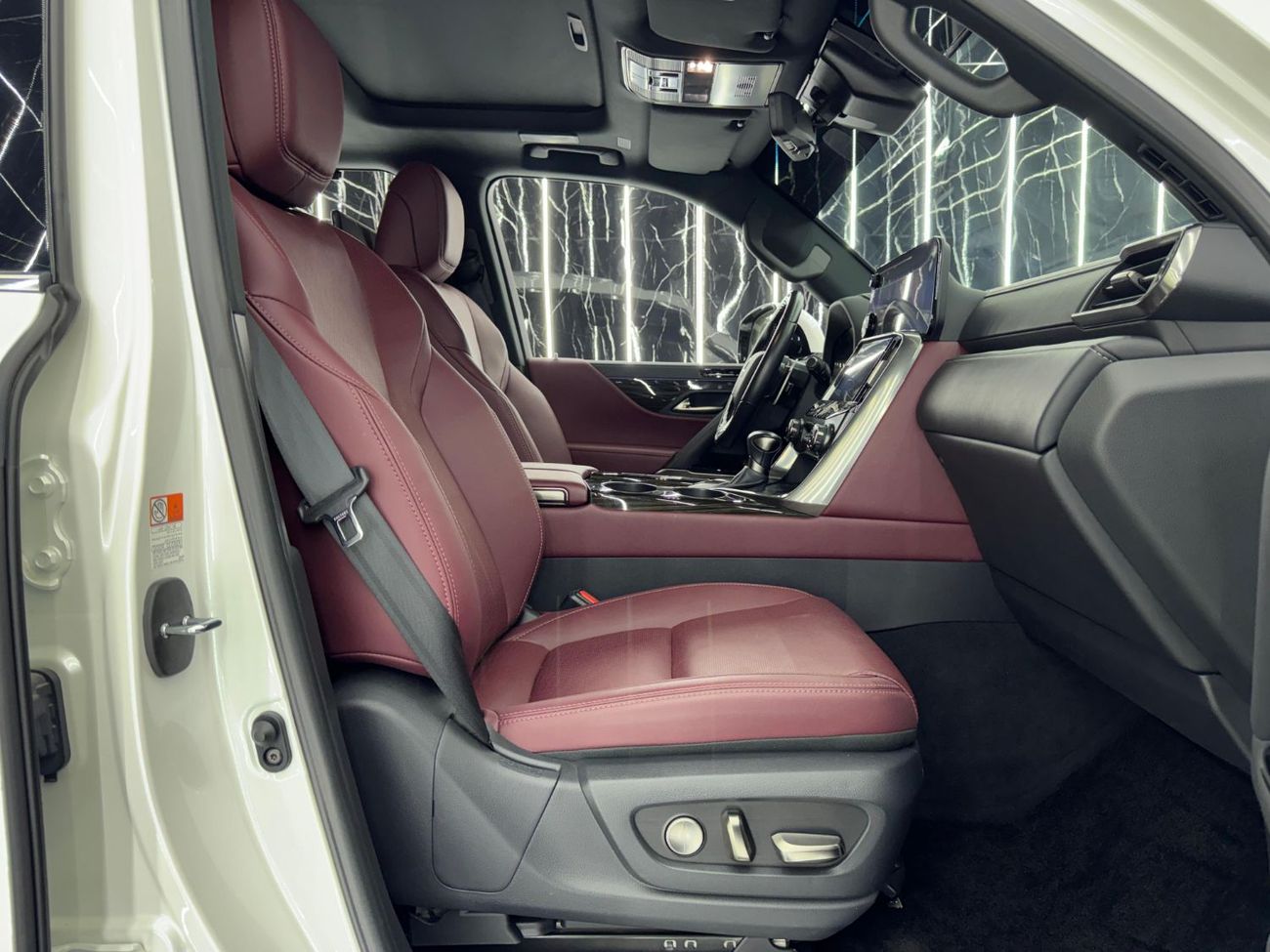 Lexus LX 600 Signature 3.5L 2023 Lexus LX600,  Lexus Warranty + Service Pack, Fully Loaded, 8 Seater, GCC