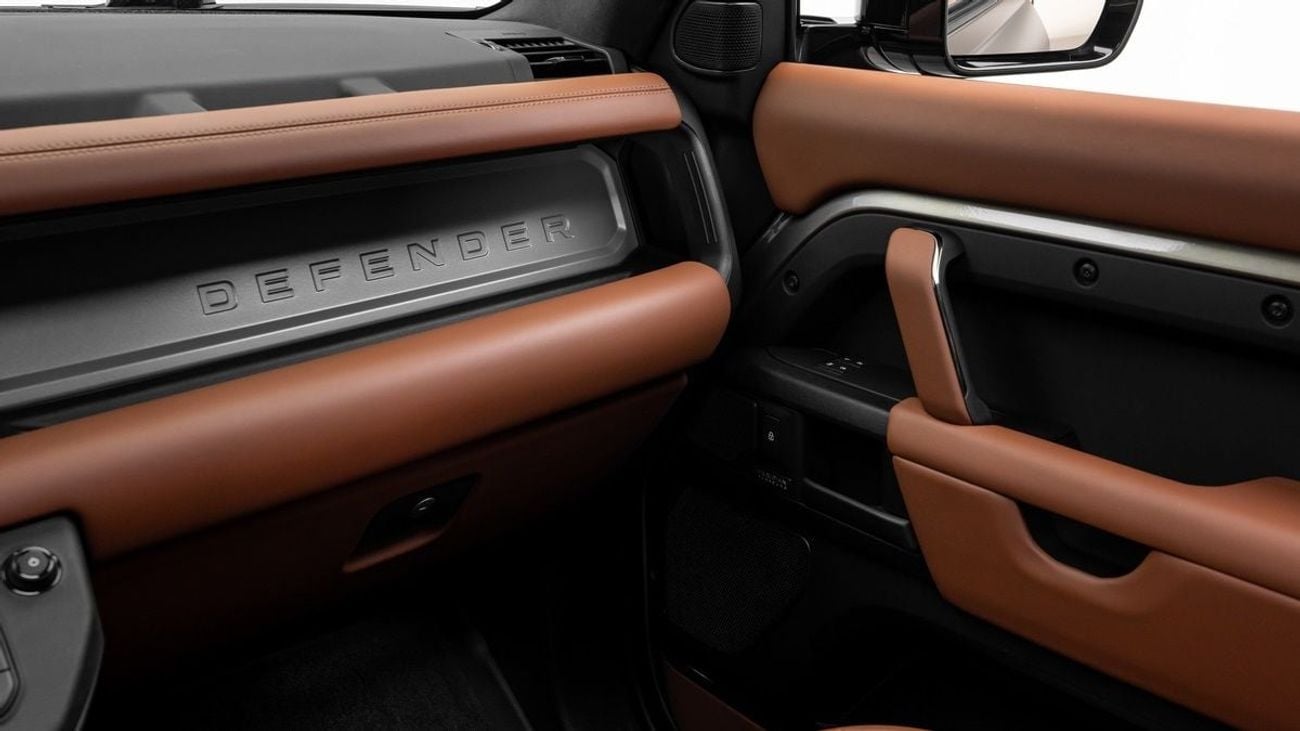 لاند روفر ديفندر OCTA - 2025 - Euro Specs - Under Warranty