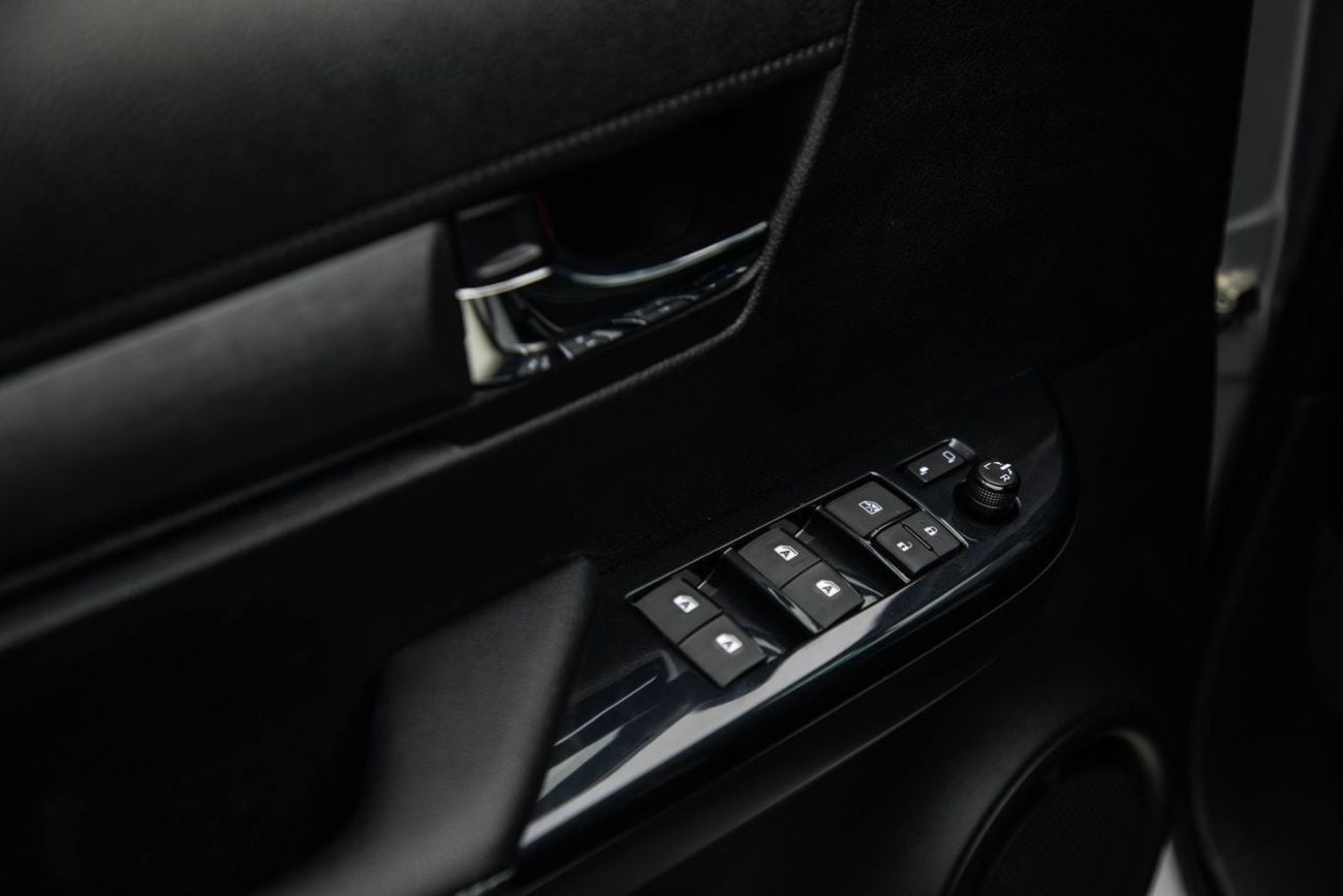 Toyota Hilux Adventure 4.0 - Silver Metallic Inside MLM Black | Export Only