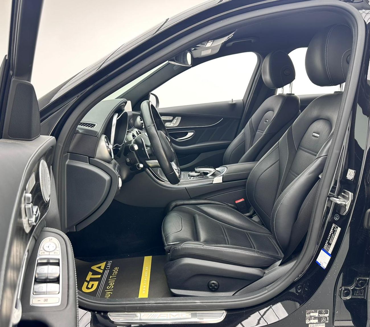 Mercedes-Benz C 63 AMG Std 4.0L Sedan