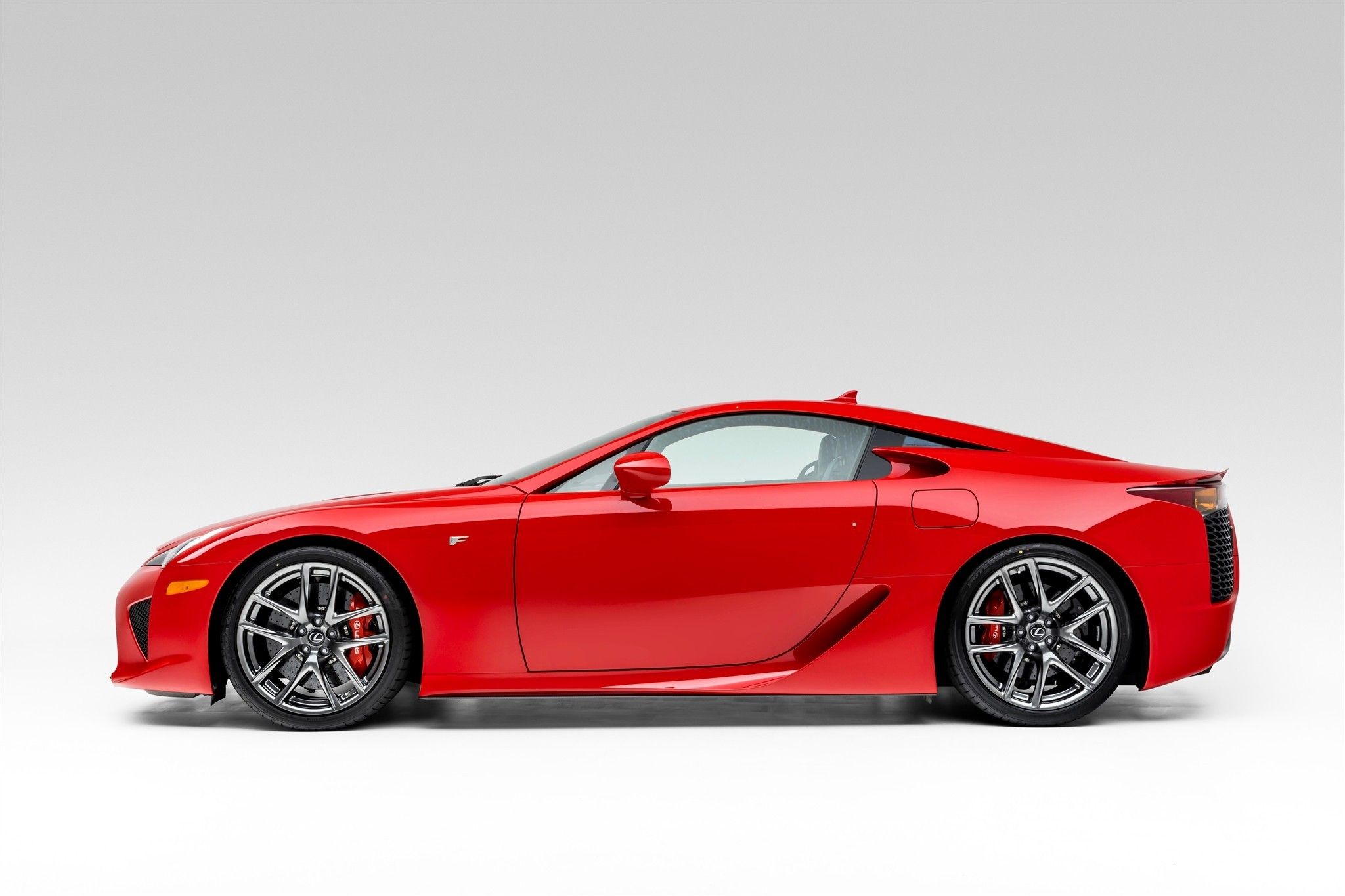 Lexus LFA Price in UAE, Images, Specs & Features