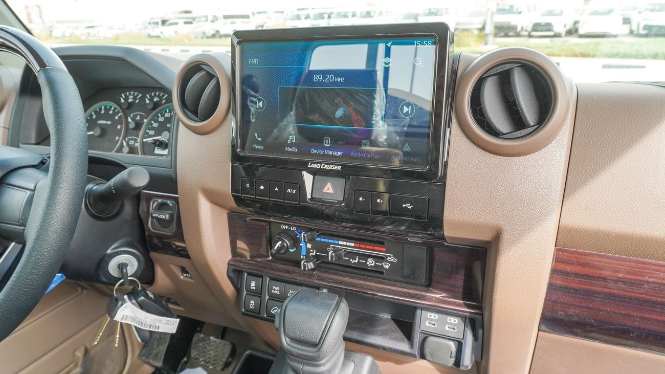 Toyota Land Cruiser Pick Up LC 79 4.0L V6 Single Cabin Auto transmission سلق ونش وفلوك سعودي