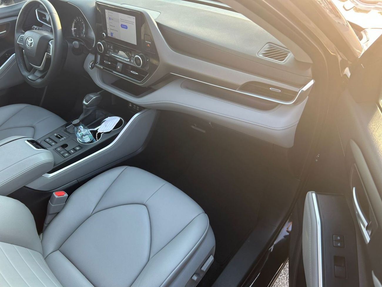 Toyota Highlander 2023 Toyota Highlander 2.4L V4 Turbo - XLE Full Option AWD 4x4 - Radar & Wireless charger -