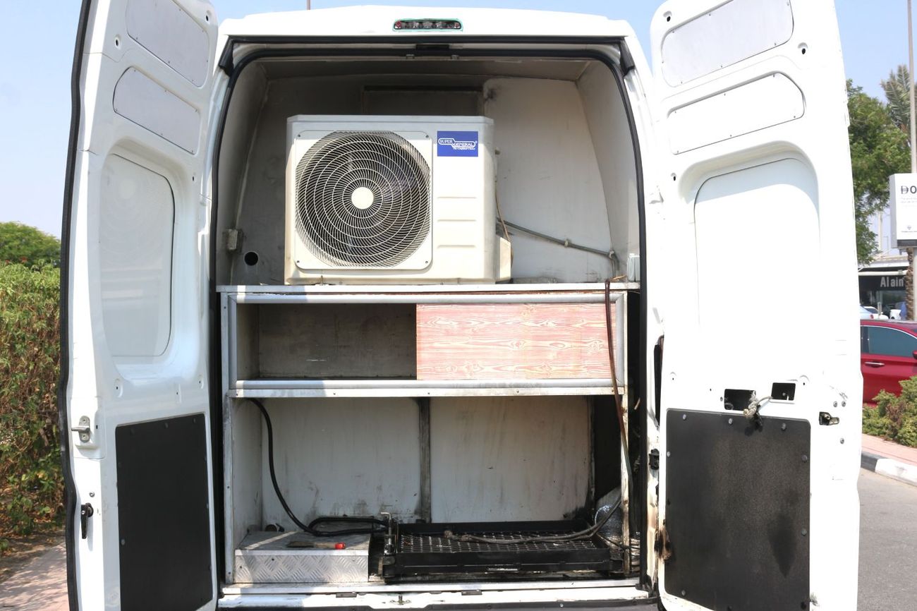 بيجو بوكسر صالون حلاقه حويانات متنقل