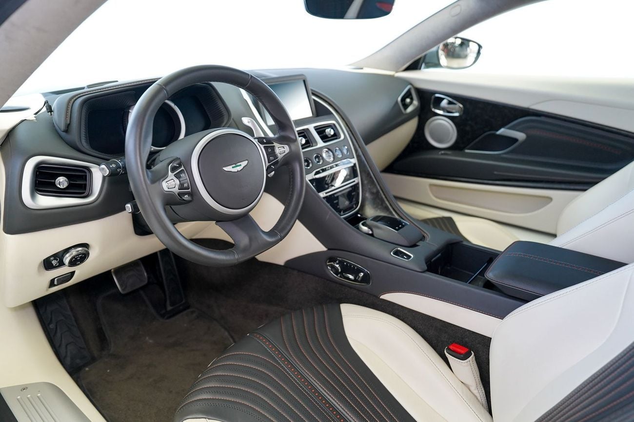 أستون مارتن DB11 Std 4.0L