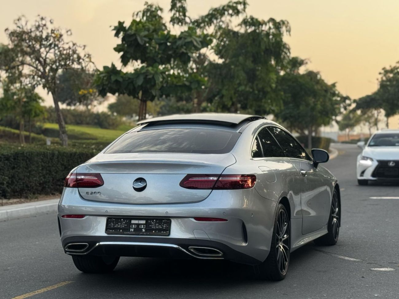 Mercedes-Benz E200 Premium 2.0L