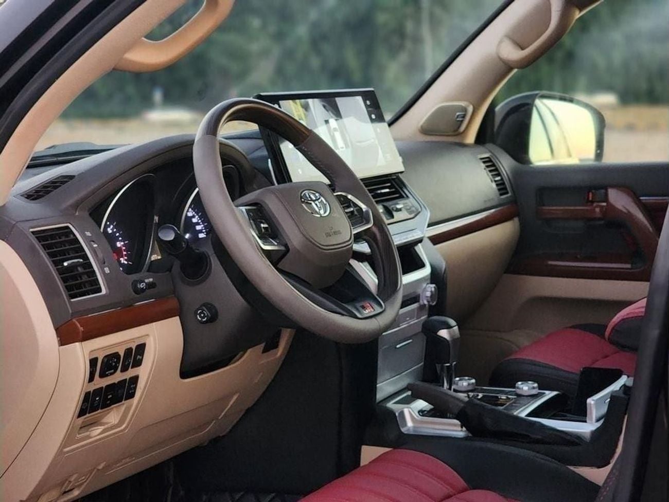 Toyota Land Cruiser 2017 Modified to 2024 VXR Full Option Very Clean Sunroof | CoolBox | Electric Seats | Leather Seats