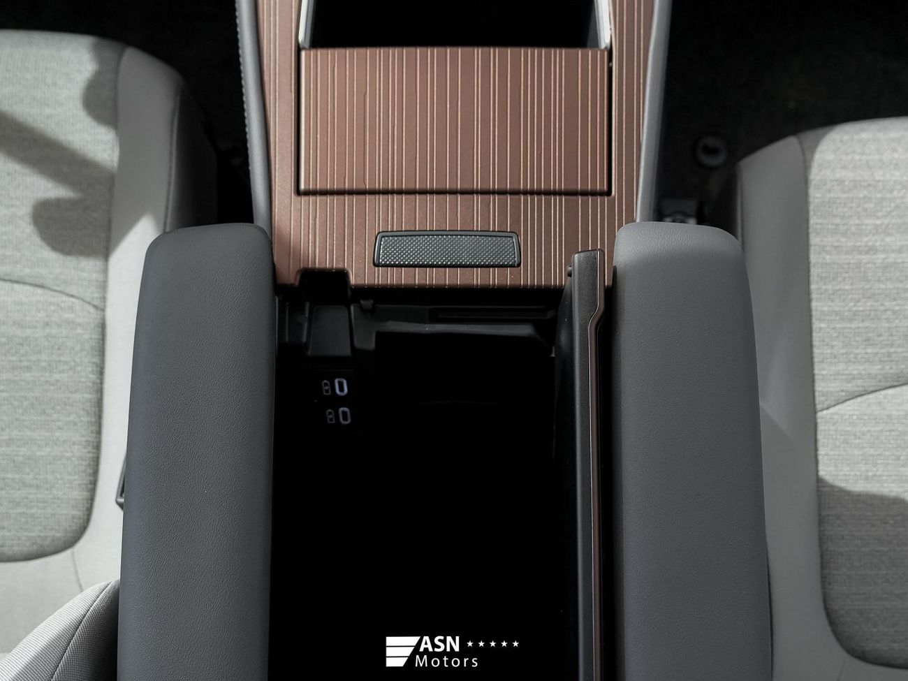 Toyota Sienna 2.5L Dual-Engine 2WD Comfort Edition 2025 (Export Price)