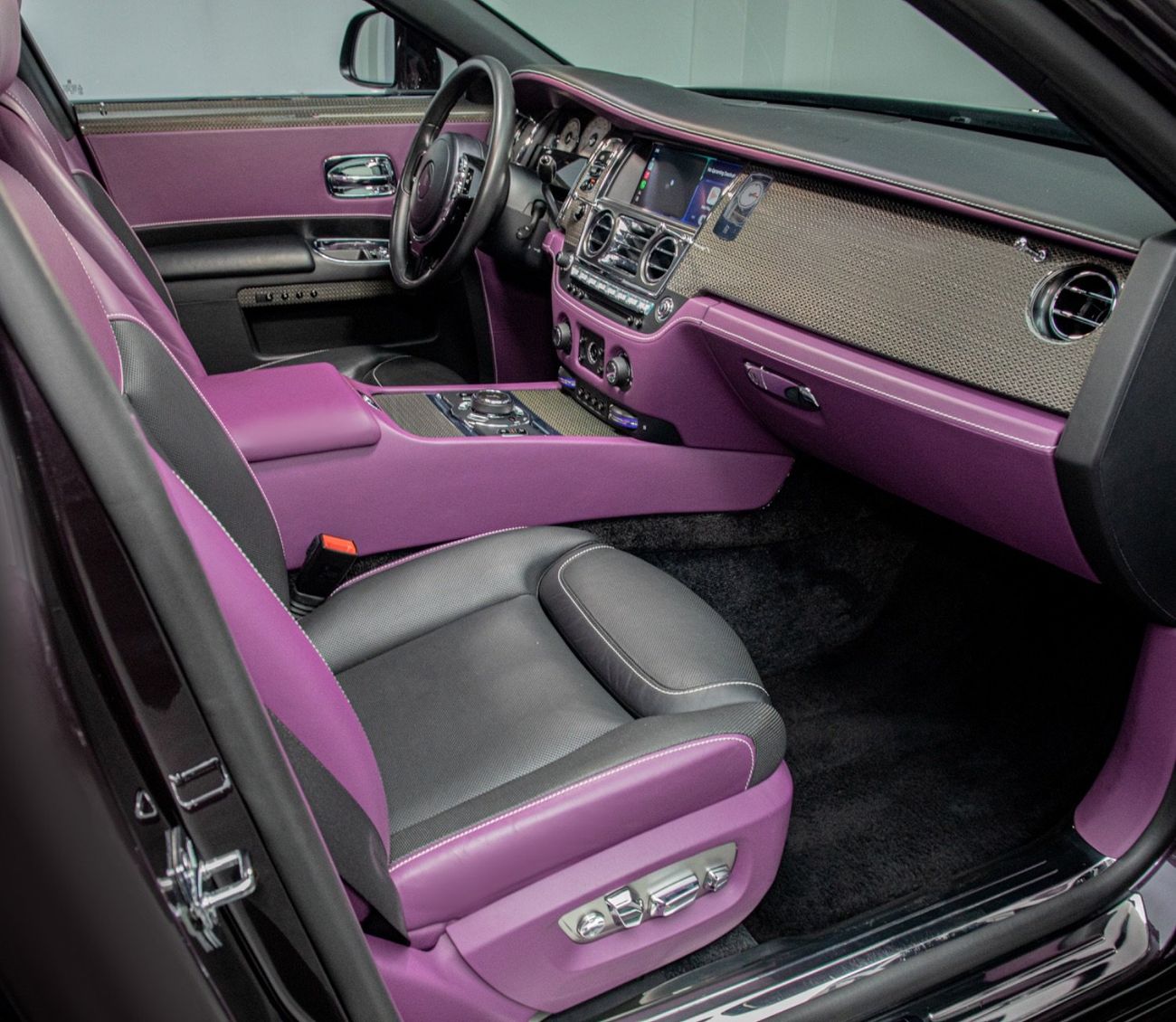 رولز رويس جوست Black Badge 6.6L