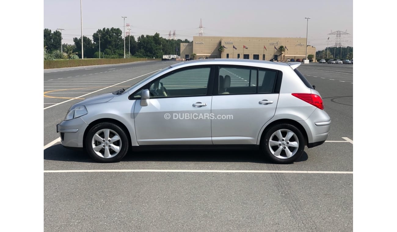 نيسان تيدا موديل 2012 خليجي فل مواصفات فتحه سقف مالك واحد من الوكاله مفتاحين فل مواصفات فتحه سقف