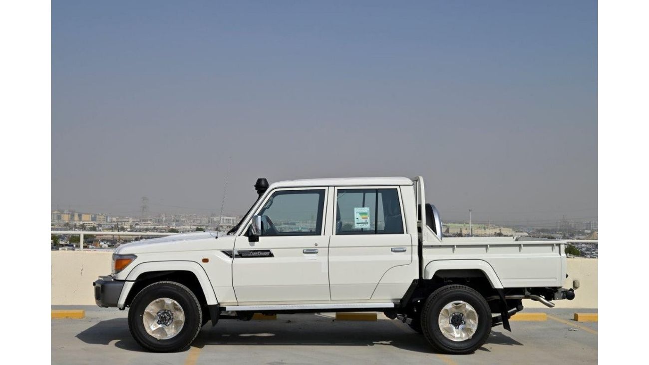Toyota Land Cruiser Pick Up 79 Double Cab Pick up Truck V8 4.5L Diesel 4WD Manual Transmission