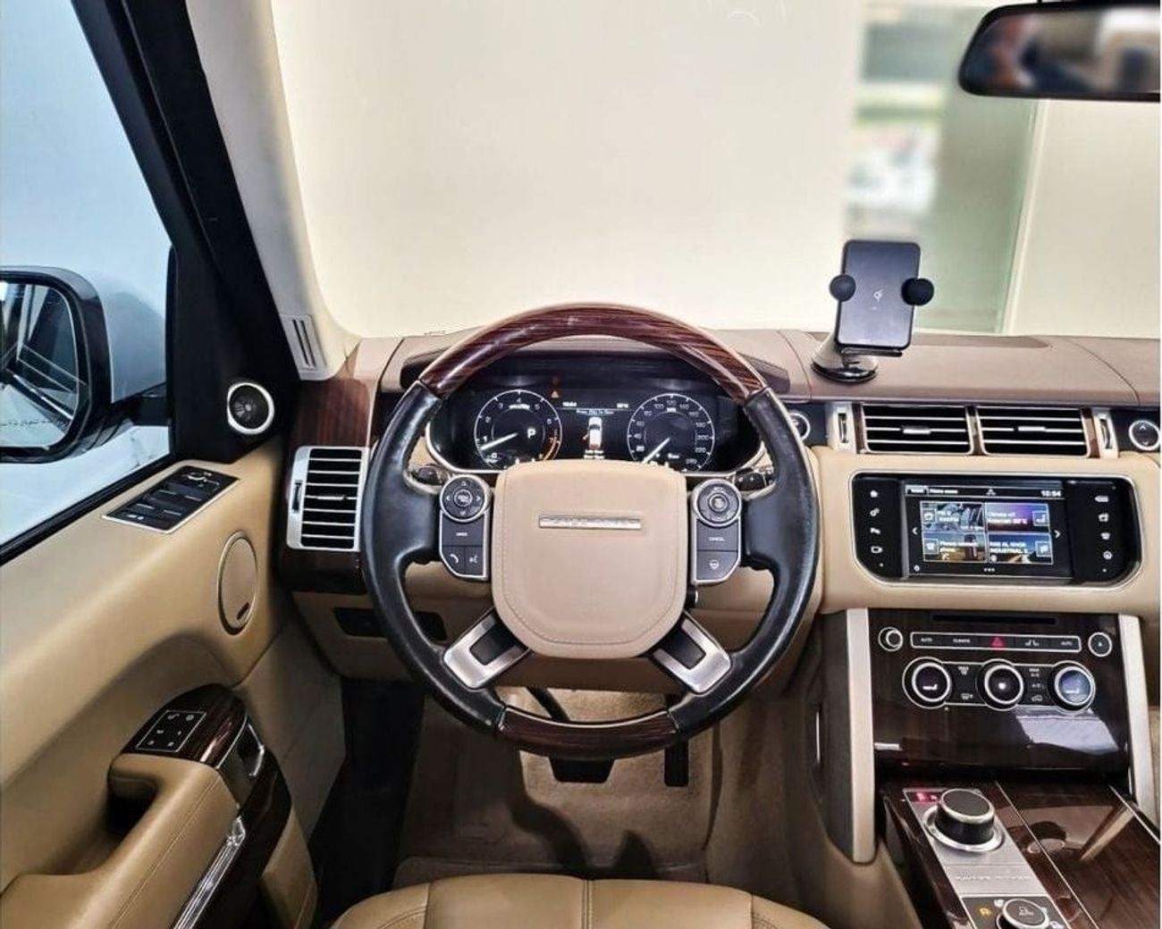 لاند روفر رينج روفر 5.0L-8CYL-Full Option-Excellent Condition GCC Specs