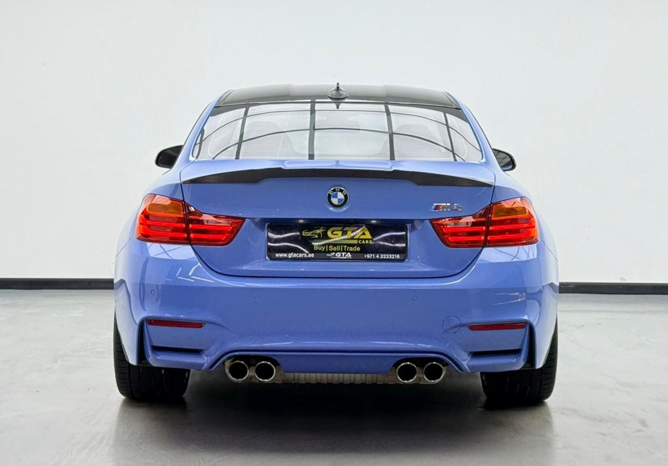 BMW M4 STD 2017 BMW M4 Coupe, Service History, Carbon Fiber Package, Fully Loaded, Excellent Condition, GCC