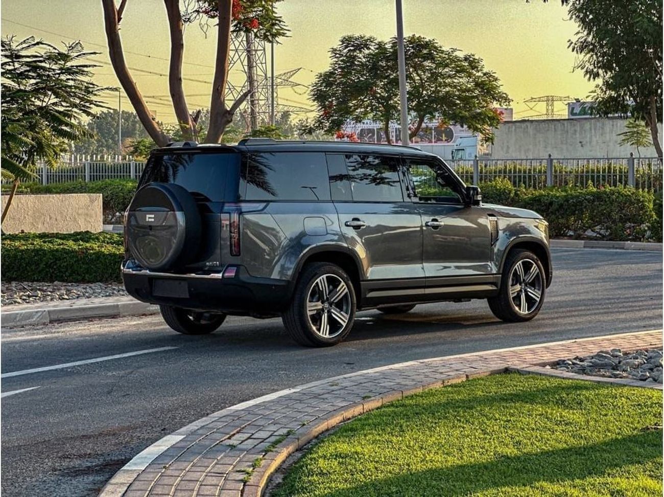 ROX 01 VIP 2024 NEW ROX 01  ( 7 Seats ) / HYBRID (PLUG-IN) / WLTC (1,115 Km) / 500 HP / 3 YEARS WARRANTY