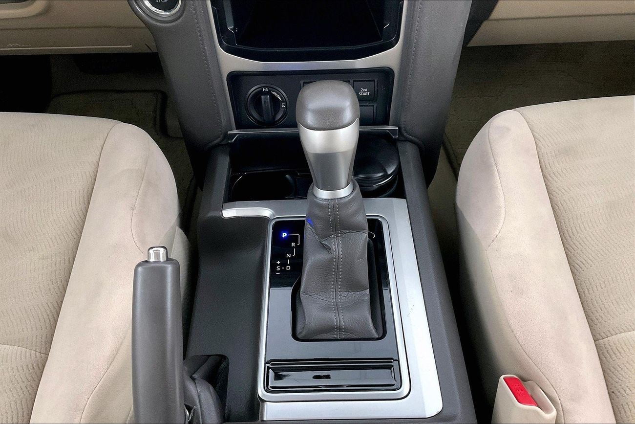 تويوتا برادو GXR | سنة ضمان مجانية | 0 دفعة أولى | سياسة الإعادة بعد 7 أيام